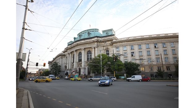 Кръстовището пред Ректората на Софийския университет СНИМКИ: Николай Литов