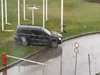 Шофьор на джип мина през тревата и тротоара в опит да открие изхода на паркинг в София (Видео)