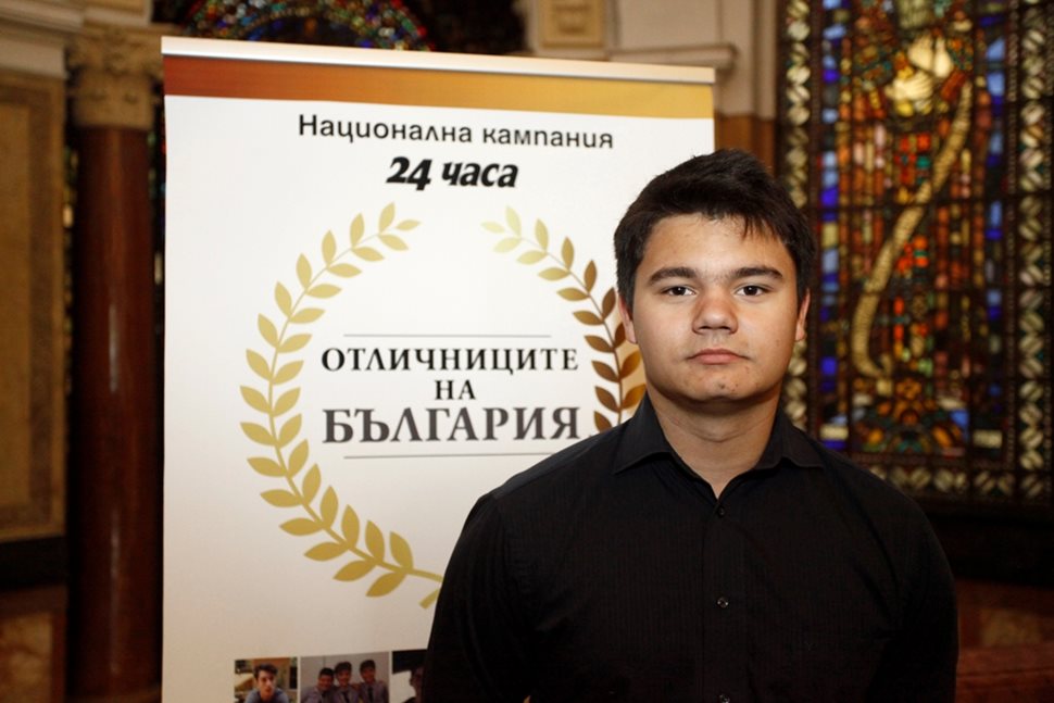 ТЕОДОР ХРИСТОВ, печели златен медал от конкурса за нови технологии в Москва