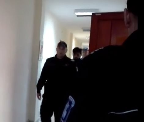 Алекс Димов на влизане в бургаския апелативен съд СНИМКИ И ВИДЕО: Тони Щилиянова