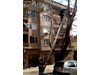 Пожарникари спасиха коте от дърво в Благоевград (Видео)