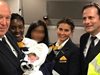Бебето, родено на борда на самолет, вече има акт за раждане