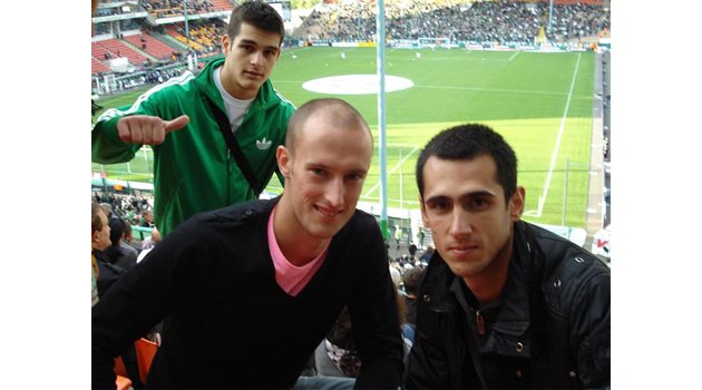 ЗВЕЗДНО: Иван Петров (вдясно) е чест зрител на стадиона на “Сент Етиен”.