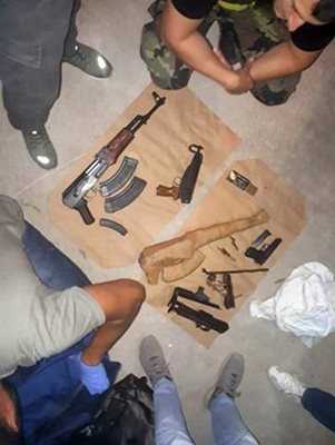 Оръжие и дрога са открити при тарашите
