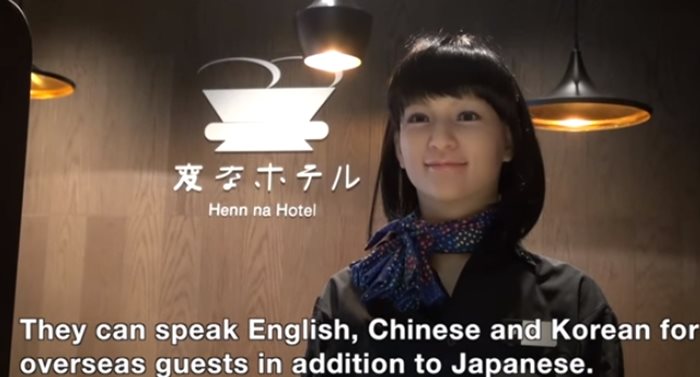 Рецепционистка в роботизирания хотел край Токио Кадър: YouTube/The Japan Times