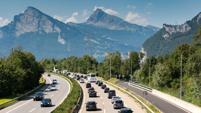 Високите заплати и "нормалните" данъци в Швейцария правят притежаването на автомобил възможно най-щадящо бюджета на едно семейство. Снимки: производителите