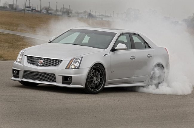 Cadillac CTS-V с 556 коня, който Байдън подкарал по алеята.