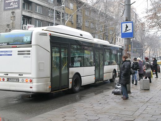 Безплатно пътуване за децата до 14 г., за да ходят на училище с автобуса, не с коли