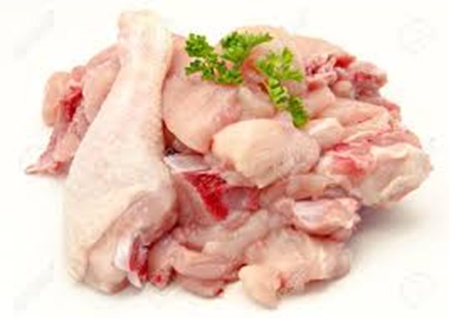 В по-малките магазини цените на охладеното пиле се движат от 4,78 лв./кг в Русе до 5,35 лв./кг в Благоевград и Плевен, без седмични изменения по области