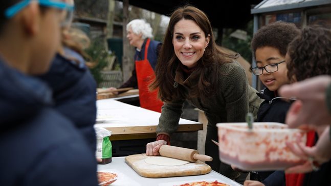 Кейт Мидълтън: Не знам дали кралицата е яла някога пица. Обичам моята с бекон (Видео)