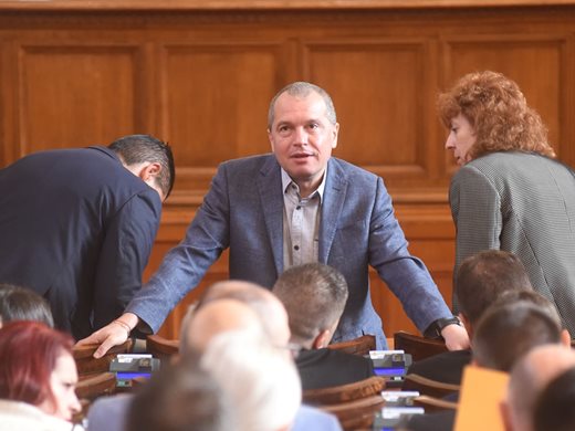 Тошко Йорданов жлъчен към служебните министри: Асен Василев да открадне кода на машините