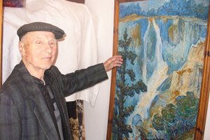 Илия Карагонов създаде художествена галерия в родното си село Тъжа, като някои от картините купи със собствени средства.