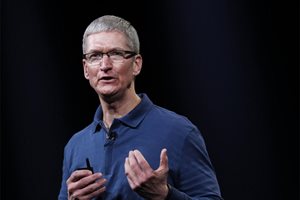 Джаджа на Apple спаси живота на бащата на Тим Кук