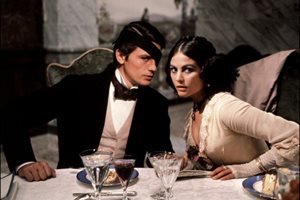 Ален Делон и легендарната Клаудия Кардинале играят заедно в историческата драма “Гепардът”.
