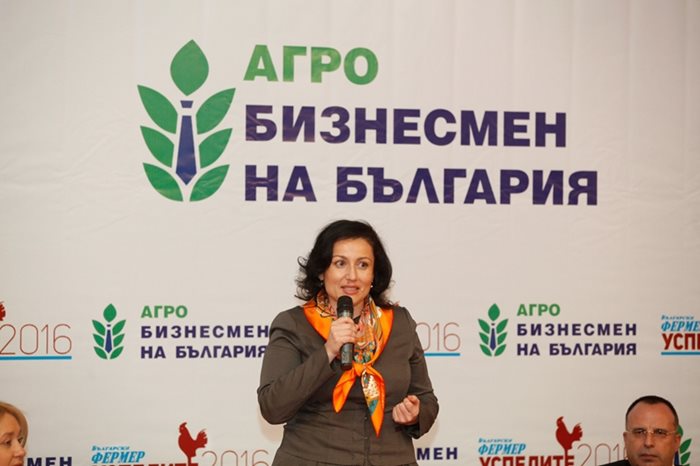Десислава Танева отчете 2-годишното си управление пред агробизнеса