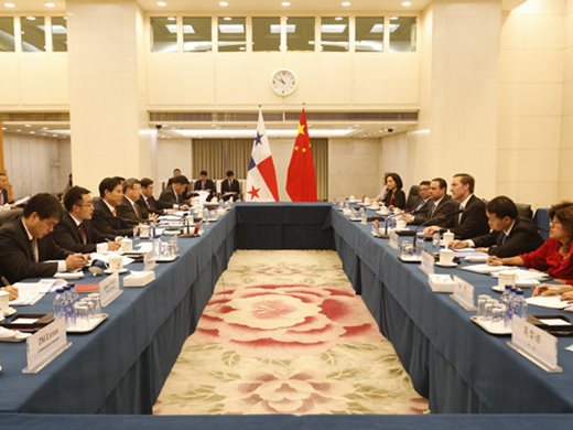 Китай и Панама стартират преговори за свободна търговия
