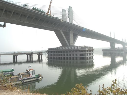 Частници може да построят 4 моста над Дунав, магистрала и тунела под Петрохан