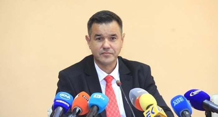 Министърът на икономиката и индустрията Никола Стоянов