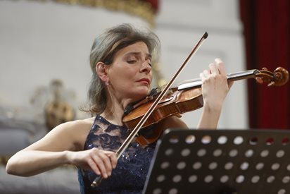 Българка е първата жена, която ще води Виенската филхармония на новогодишен концерт
