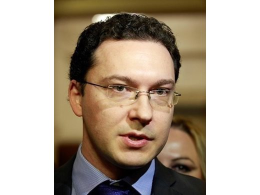 Захариева: Радев отказва да назначи Даниел Митов за посланик в Румъния