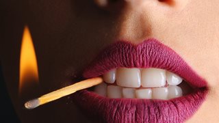 Защо се напукват устните: 5 основни причини