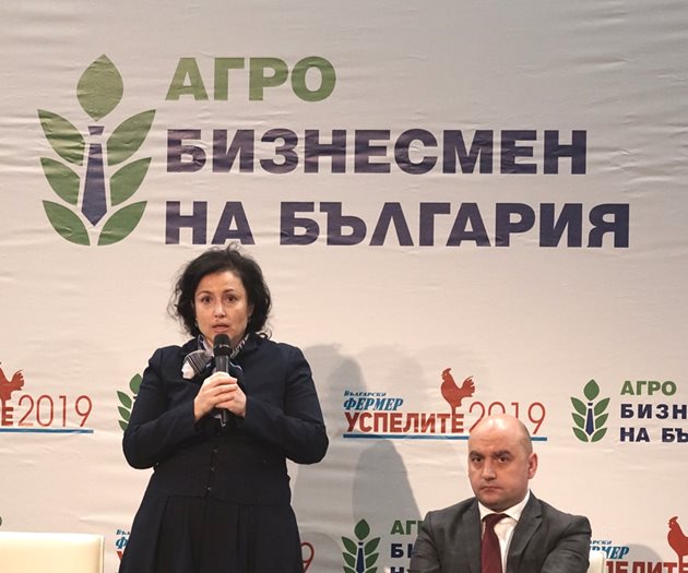 Министър Десислава Танева разясни пред присъстващите какво предстои за земеделците до края на годината