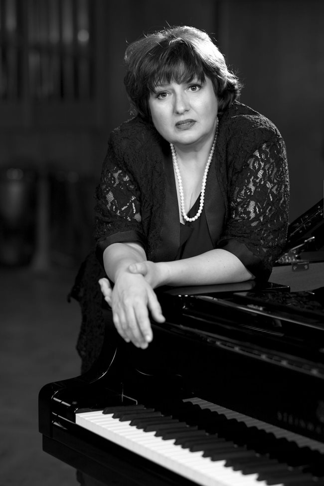 Пианистката Борислава Танева ще изпълни произведение на баща си Александър Танев - един от големите български композитори.    СНИМКА: ЛИЧЕН АРХИВ