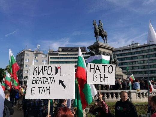 Тежка блокада на 18-и - бизнесът на площада, затворени пътища, София без транспорт