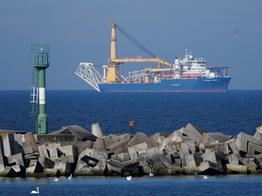 Тръбополагащият кораб за "Северен поток-2" достигна Балтийско море