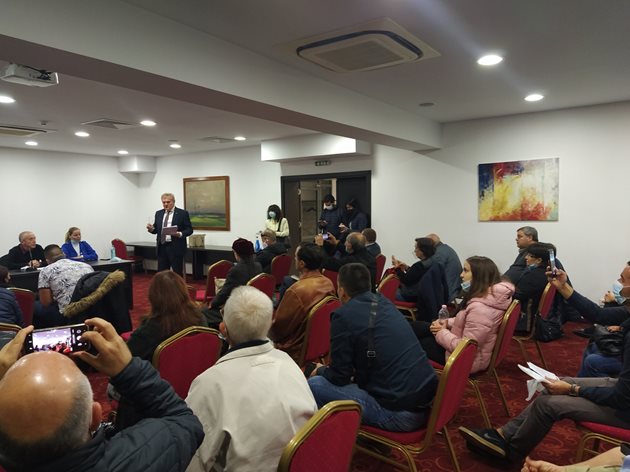 Срещата с Мангъров се състоя в Дома на културата в Пловдив