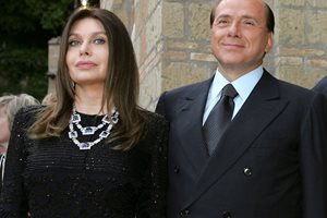 Берлускони и втората му съпруга Вероника Ларио в щастливите им времена
СНИМКА: РОЙТЕРС