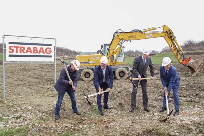 Новата асфалтова база на австрийската фирма "Щрабаг" край Димитровград ще осигури около 100 нови работни места.
