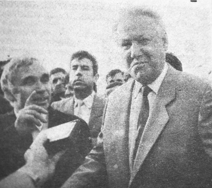 Президентът д-р Жельо Желев убеждава руския си колега Борис Елцин да признае Македония. 