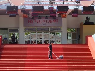 Кинофестивалът в Кан заплашен от секс скандали и стачка