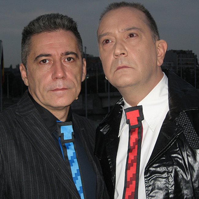 Стефано Риги (Джонсън Ригейра) и Стефано Рота (Майкъл Ригейра) (вляво) формират дует “Ригейра” през 1983 г., когато издават хита Vamos a la playa.