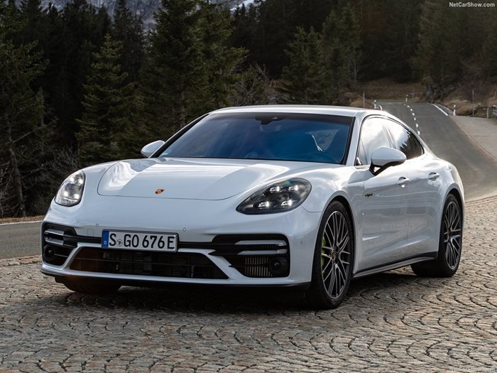 Porsche Panamera по погрешка бе предложен от китайски дилър на цена от 124 000 юана, което се равнява на 16 500 евро. СНИМКА: "ПОРШЕ"