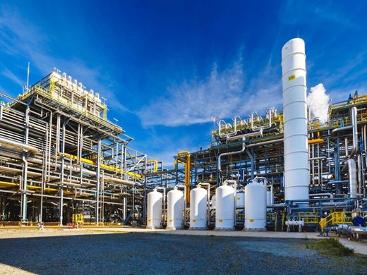 "Лукойл Нефтохим": Отказ от внос на руски нефт заплашва работата на рафинерията