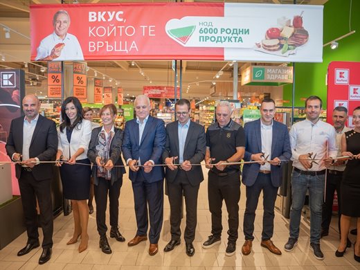 Христо Стоичков откри своя „Капсула на славата“ в новия Kaufland в Люлин