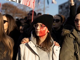 Протестиращи блокираха пътищата в Нови Сад, за да окажат натиск върху правителството (Снимки)