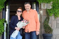 Звездата от "Кухня" Дмитрий Назаров пристигна в София със съпругата си