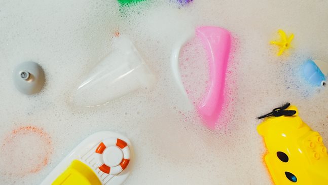 Как да дезинфекцирам играчките за баня на детето