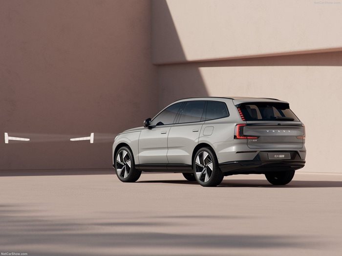 Volvo EX90 е първият електрически модел с паспорт на батерията. Снимки: производителите