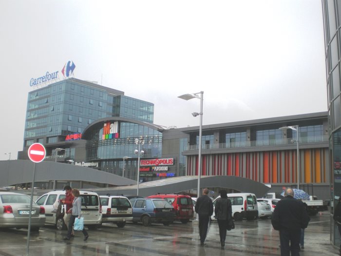 Най-голямата сделка през тази година за търговски център в България засега е тази за “Дъ Мол” на “Цариградско шосе”.