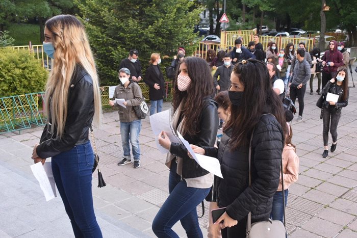 Ученици отидоха на матура в сградата на 51СУ „ Елисавета Багряна в столицата.