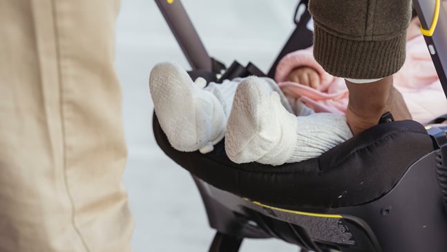 Кога да изведа бебето на първа разходка?