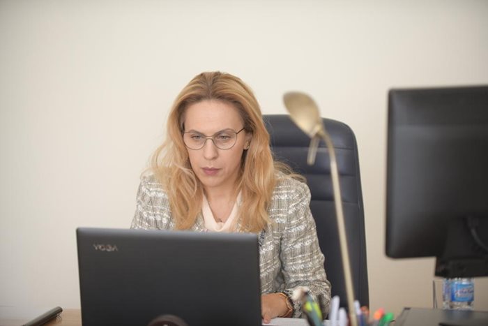 Вицепремиерът в оставка Марияна Николова на извънредното онлайн заседание . Снимка правителствена пресслужба