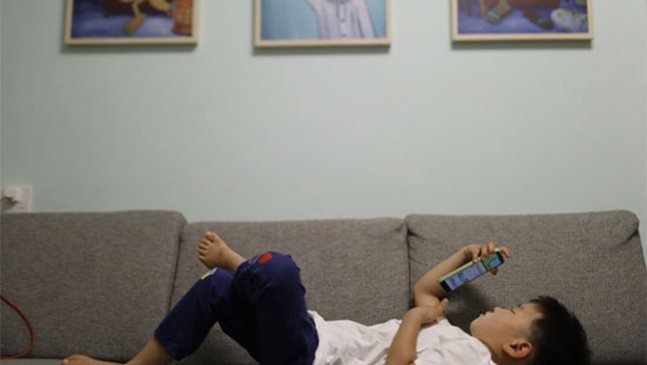 40% от китайските родители: Децата са пристрастени към мобилните устройства