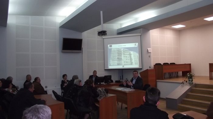 Кметът Генчо Генчев разясни сроковете и условията за кандидатстване за саниране