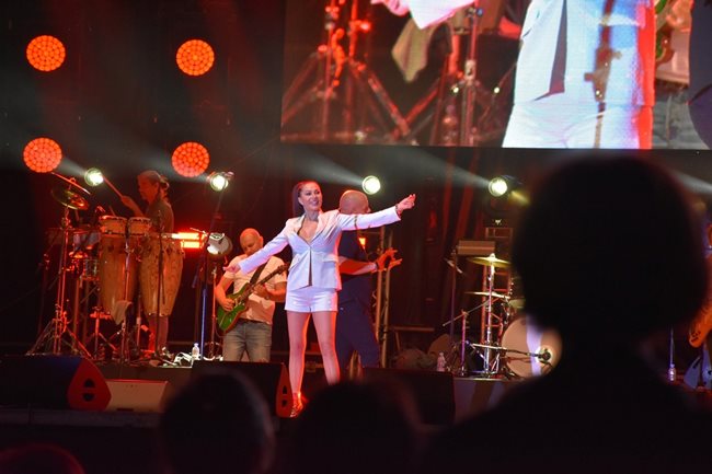 Хиляди пяха с Цеца Величкович в Благоевград.