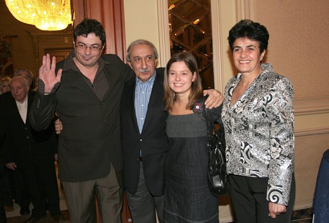 Иван Ласкин, Кеворк Кеворкян, Александра Сърчаджиева и майката на Ласкин (от ляво на дясно)